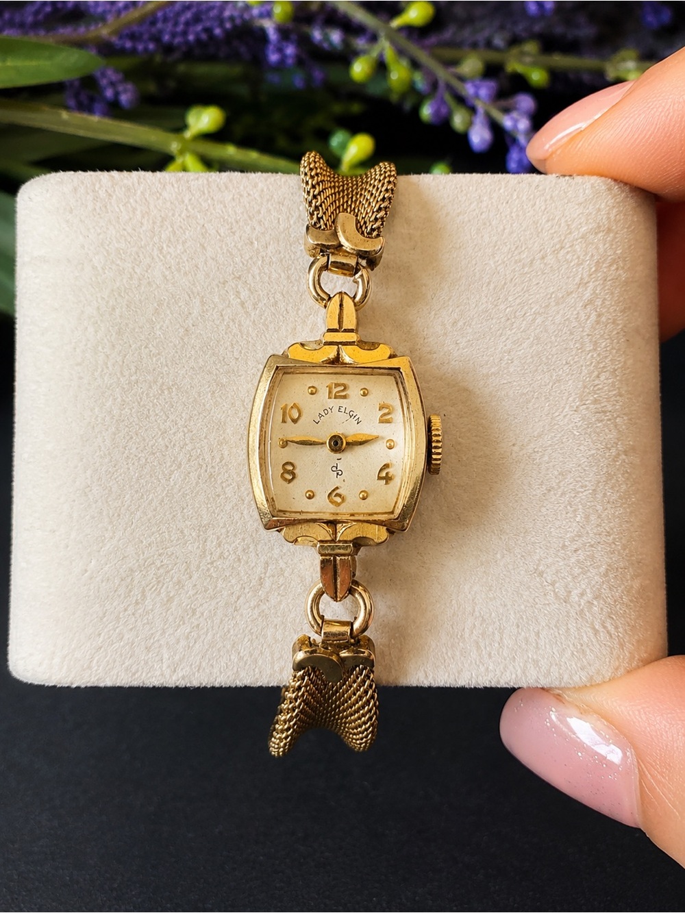 14K GF Vintage Lady Elgin with gold tone Mesh Bracelet Watch.
